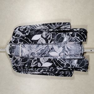 01162 Chico's black & white floral knit jacket 3 XL